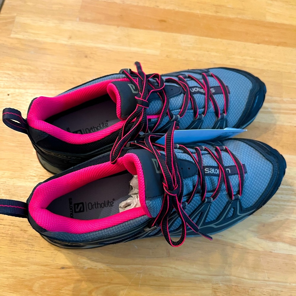 NWT - Women’s Salomon Waterproof Trail Shoes - Size 9